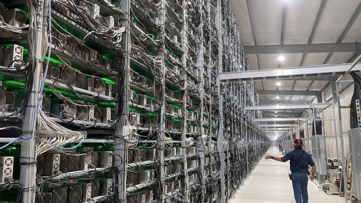 Bitcoin Miners Dive into M&A to Tap into AI Surge