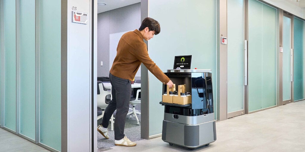 Hyundai’s Innovative Robots Handle Coffee Delivery and Car Parking Tasks