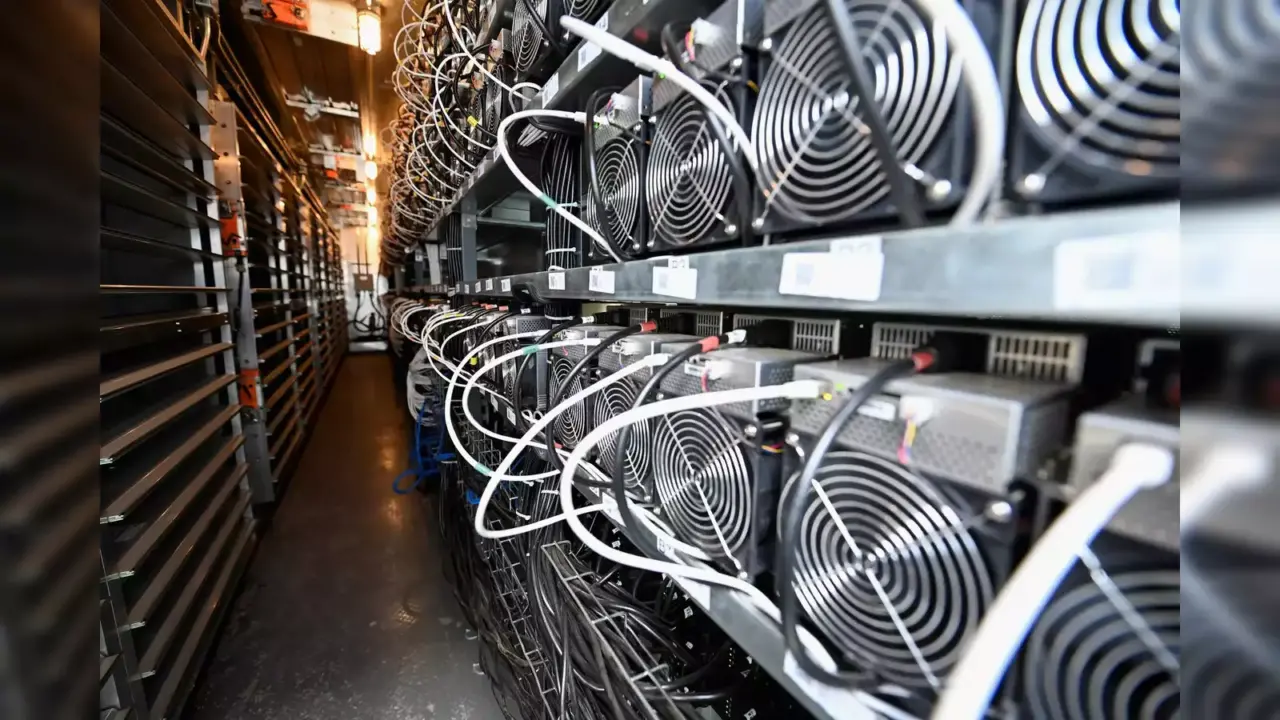 Bitcoin Explosion: Hashrate Soars, HODLers Rejoice – Inside Scoop Revealed