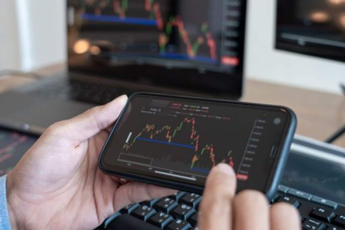 What is Forex Trading? A Beginners Guide • Benzinga