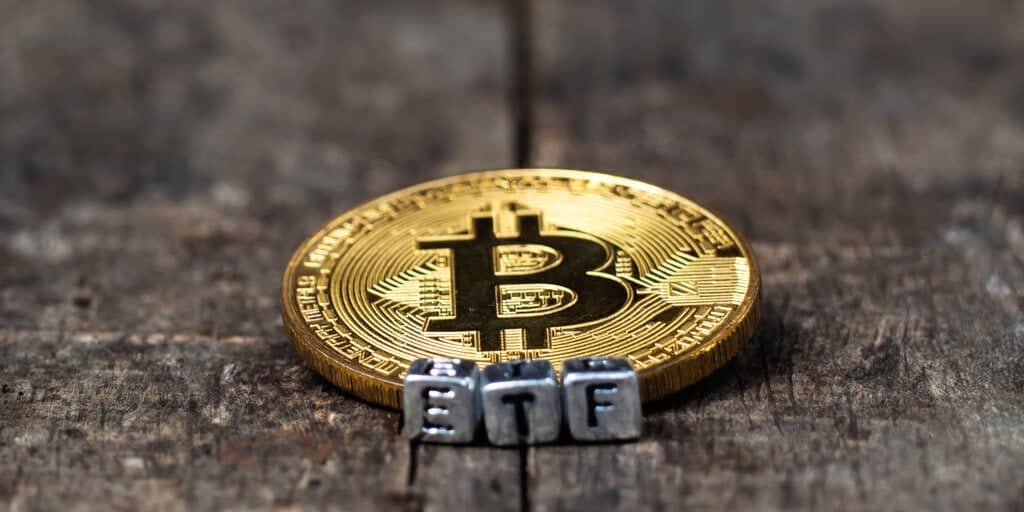 Skyrocketing Bitcoin ETF Surges Hit New Highs Amid Fed’s Rate Cut Hint