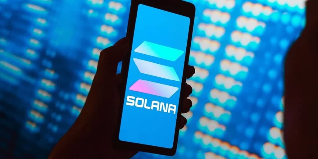 Solana Surges Past Ethereum: Decoding July’s Historic DeFi Trading Shift