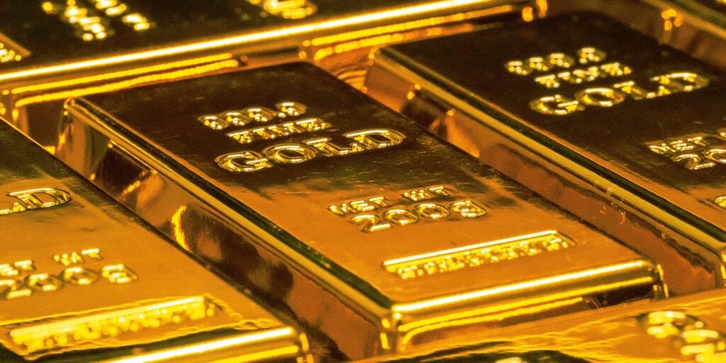 Why Gold Soars to Record Peaks While Bitcoin Lags Behind